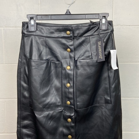 NWT‎ Blank NYC Women's Faux Leather Snap Front Black Midi Skirt Size 25 Pockets - Picture 2 of 7